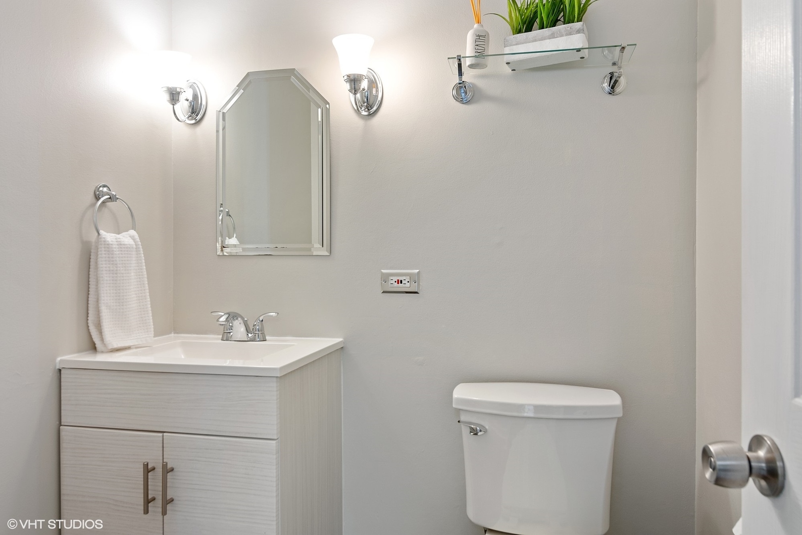 1715 Sequoia Trail Glenview, IL 60025 - Photo 14 of 29 a bathroom with a sink a toilet and mirror
