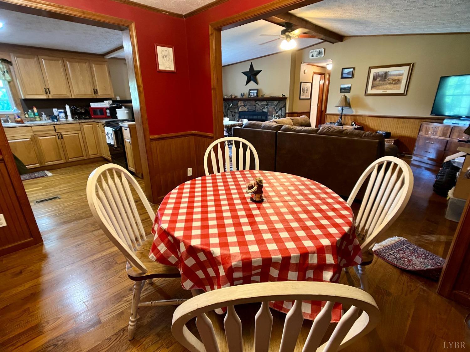 598 Chestnut Grove Church Road Appomattox, VA 24522 - Photo 8 of 19 Gallery Image 8