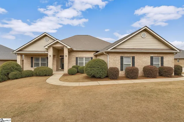 $419,000 | 200 Ducktrap Court, Simpsonville, SC 29681