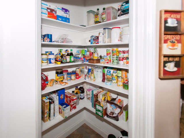 304 Bristol Way Foley, AL 36535 - Photo 18 of 45 Kitchen Pantry