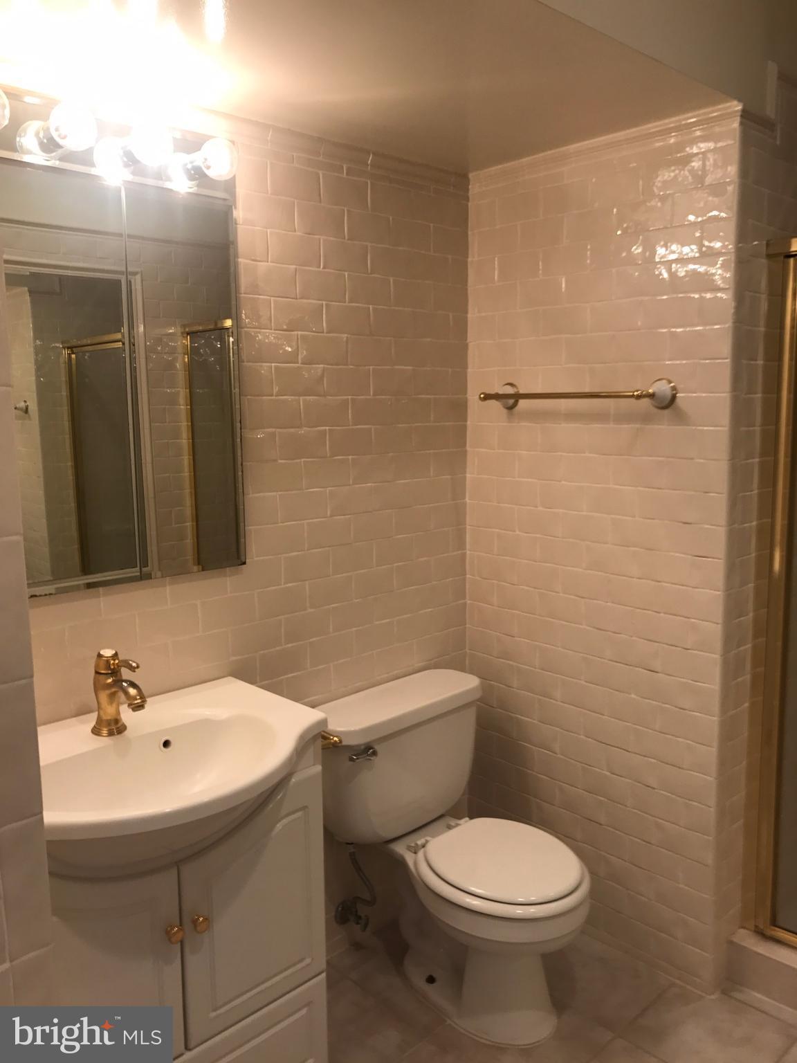 1510 R Street Northwest Washington, DC 20009 - Photo 24 of 24 Bath (Master)