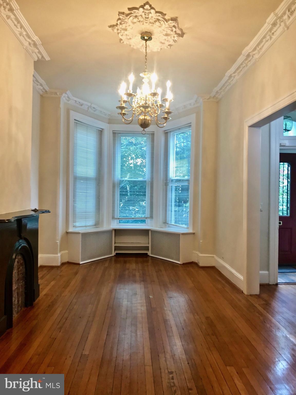 1510 R Street Northwest Washington, DC 20009 - Photo 4 of 24 Living Room