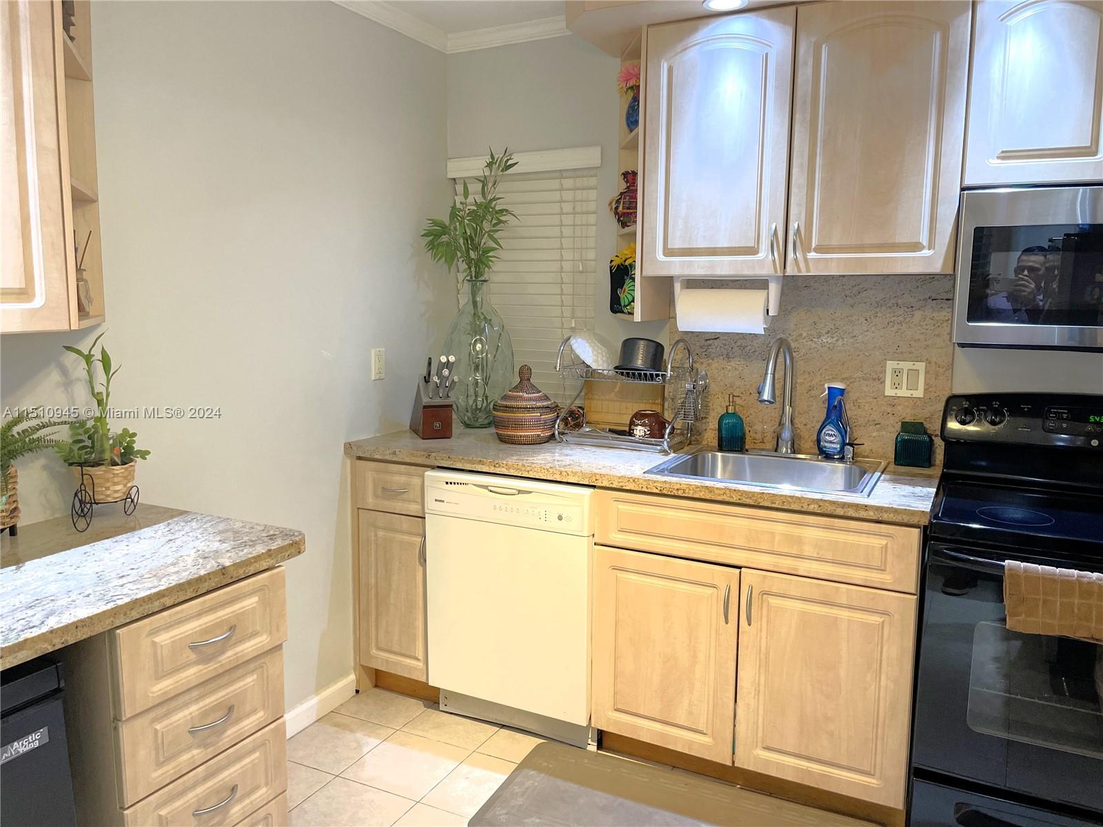 Arrowhead Davie, FL 33324 - Photo 2 of 40 a kitchen with stainless steel appliances granite countertop a sink and cabinets