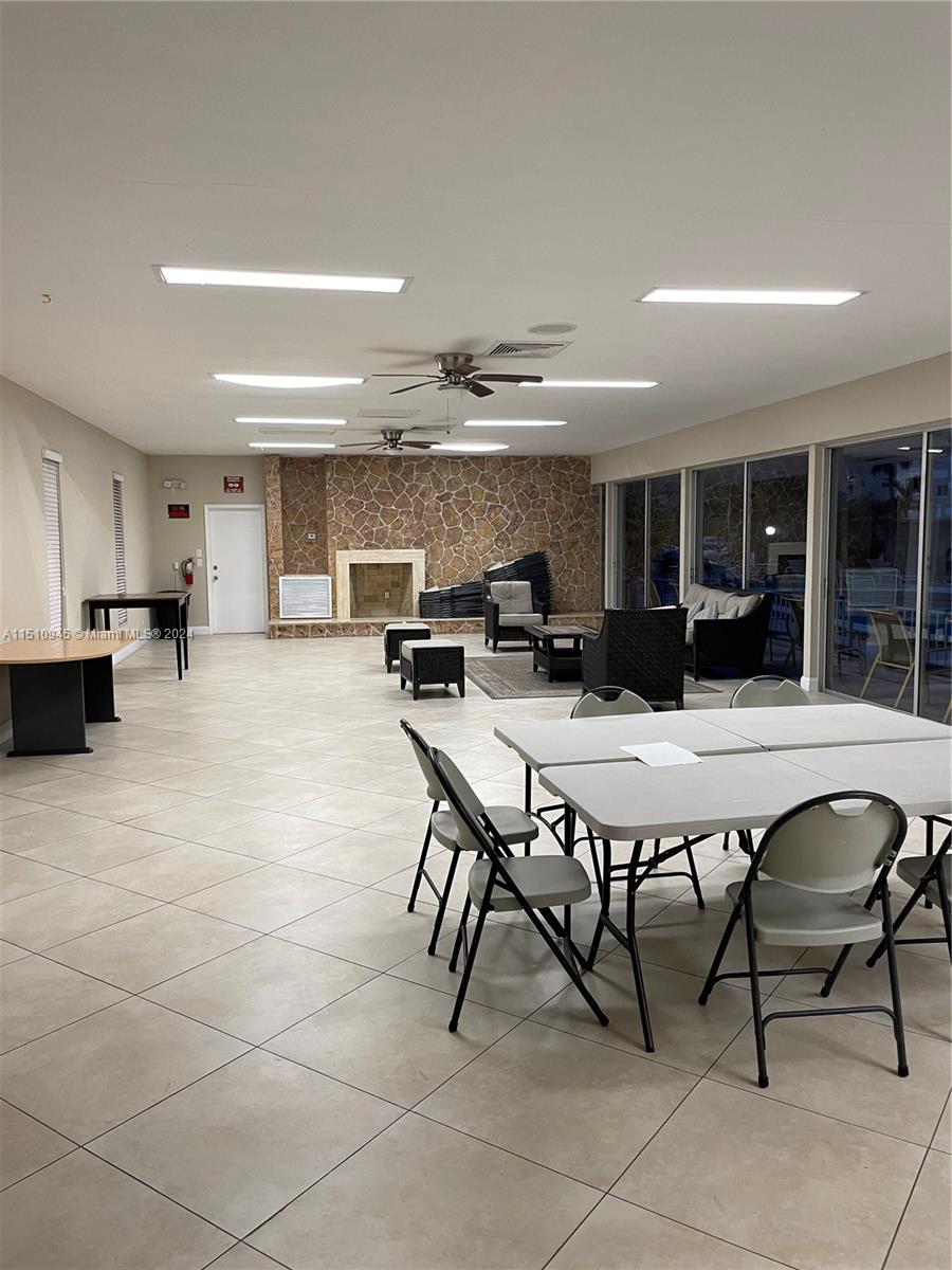 Arrowhead Davie, FL 33324 - Photo 29 of 40 a dinning table and chairs in a room