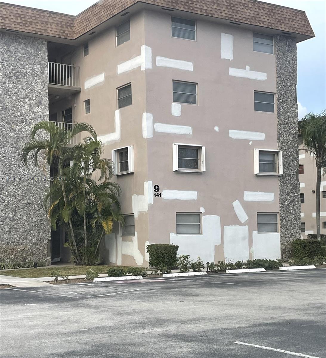 Arrowhead Davie, FL 33324 - Photo 38 of 40 a front view of multiple houses