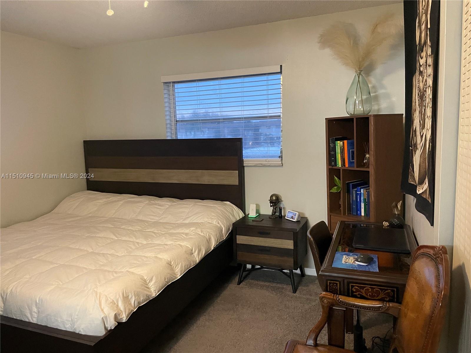 Arrowhead Davie, FL 33324 - Photo 5 of 40 a bedroom with a bed and a piano