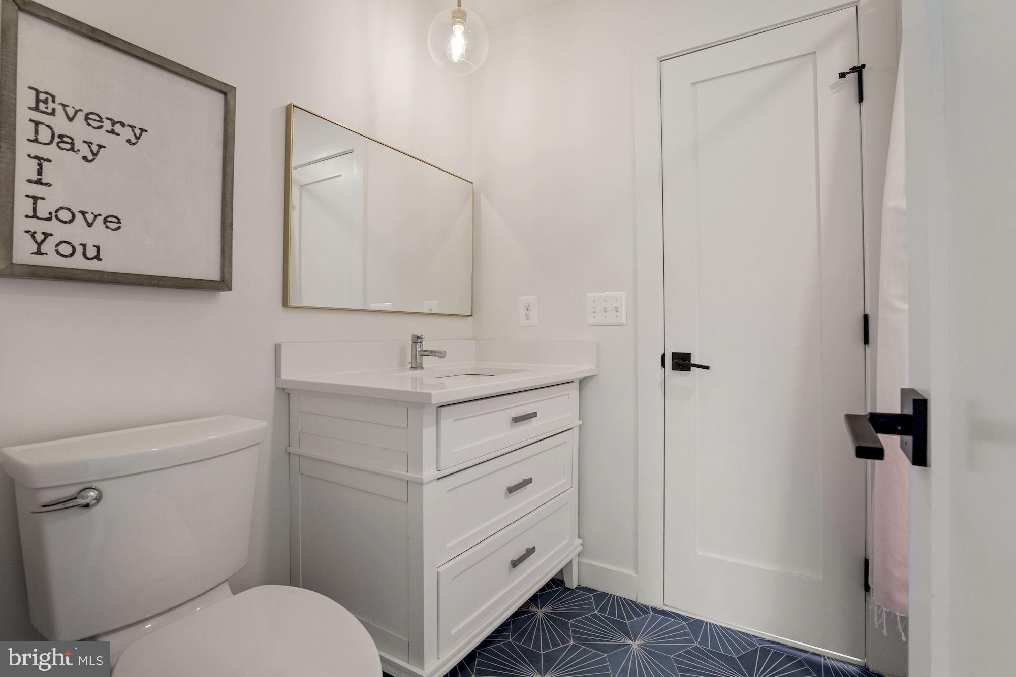 12023 Rusty Road Fairfax Station, VA 22039 - Photo 26 of 60 Dual entry second main floor full bathroom.
