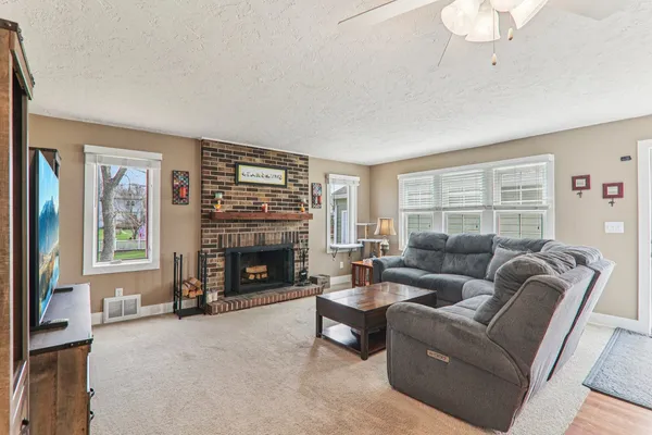 $385,000 | 375 South Lake Street, Grayslake, IL 60030