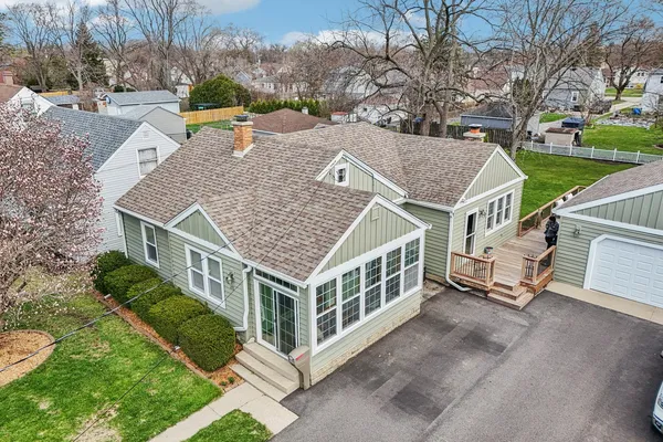 $385,000 | 375 South Lake Street, Grayslake, IL 60030
