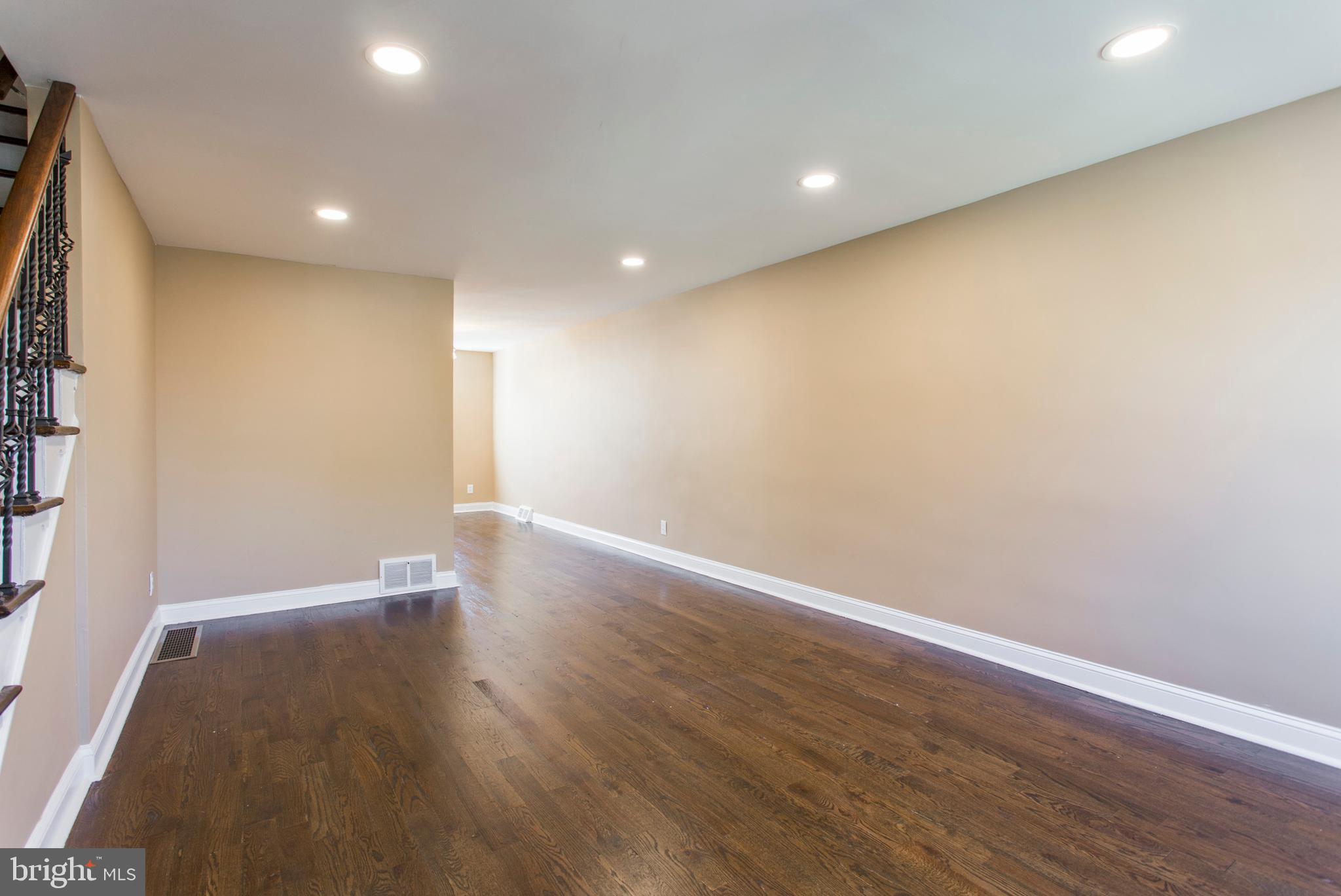 1975 Carter Road Folcroft, PA 19032 - Photo 4 of 25 Living Room