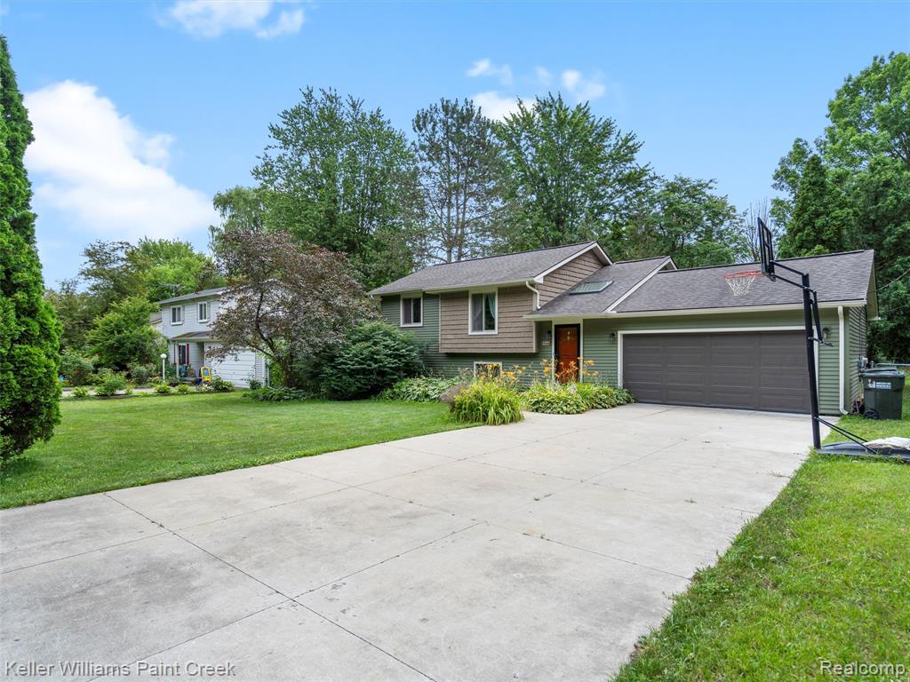 1377 Ruby Avenue Rochester Hills, MI 48309 - Photo 2 of 34