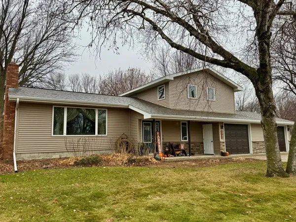 $259,900 | 111 Cherry Avenue, Bird Island, MN 55310