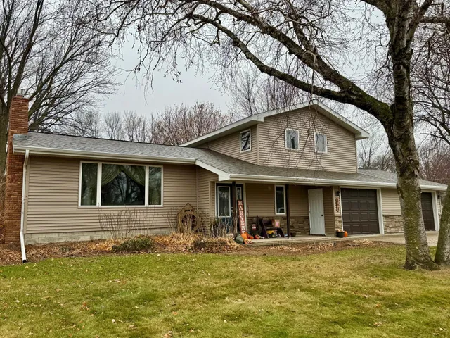 $259,900 | 111 Cherry Avenue, Bird Island, MN 55310