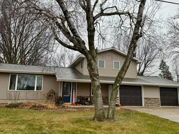 $259,900 | 111 Cherry Avenue, Bird Island, MN 55310