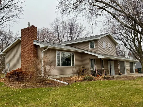 $259,900 | 111 Cherry Avenue, Bird Island, MN 55310