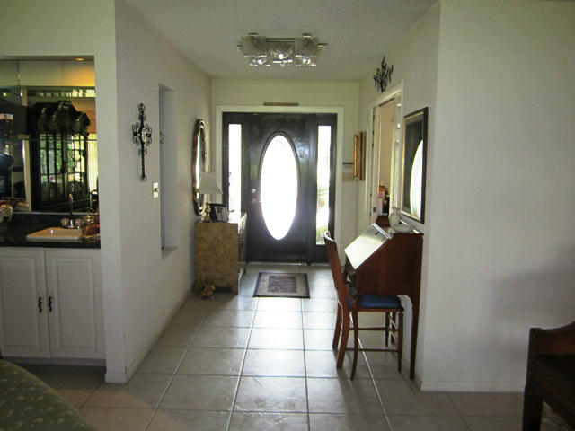 22130 Colony Drive Boca Raton, FL 33433 - Photo 3 of 22 Entry Foyer