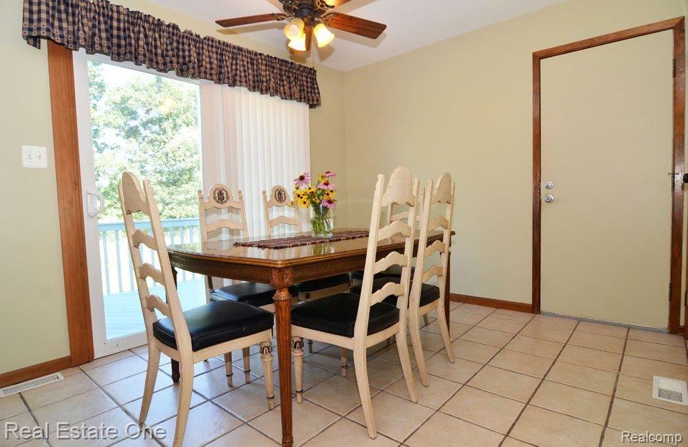 8085 Sheraton Park Road Fenton, MI 48430 - Photo 12 of 25 Nook