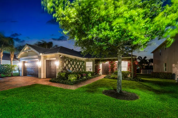 $895,000 | 9009 New Hope Court, Royal Palm Beach, FL 33411