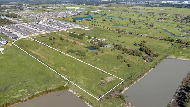 a view of a tennis court