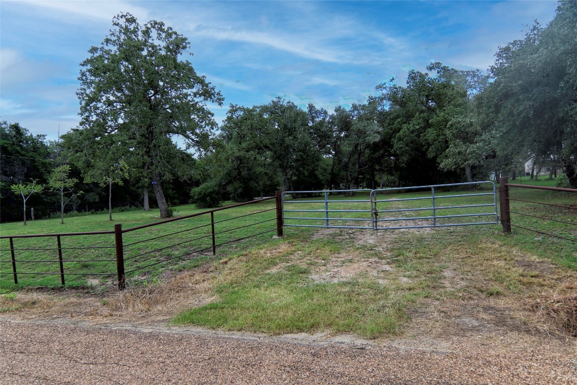 4744 Freyburg Hall Road Schulenburg, TX 78956 - Photo 2 of 15 a view of a park