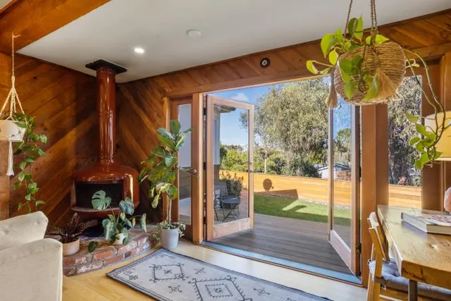 $1,551,000 | 5923 Abernathy Drive, Los Angeles, CA 90045