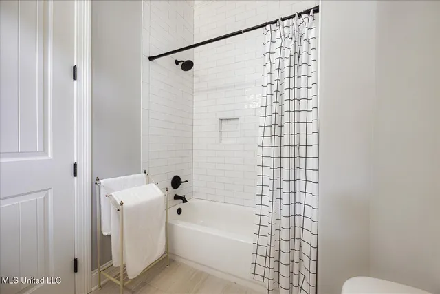 $649,500 | 6264 Valley Oaks Drive, Olive Branch, MS 38654