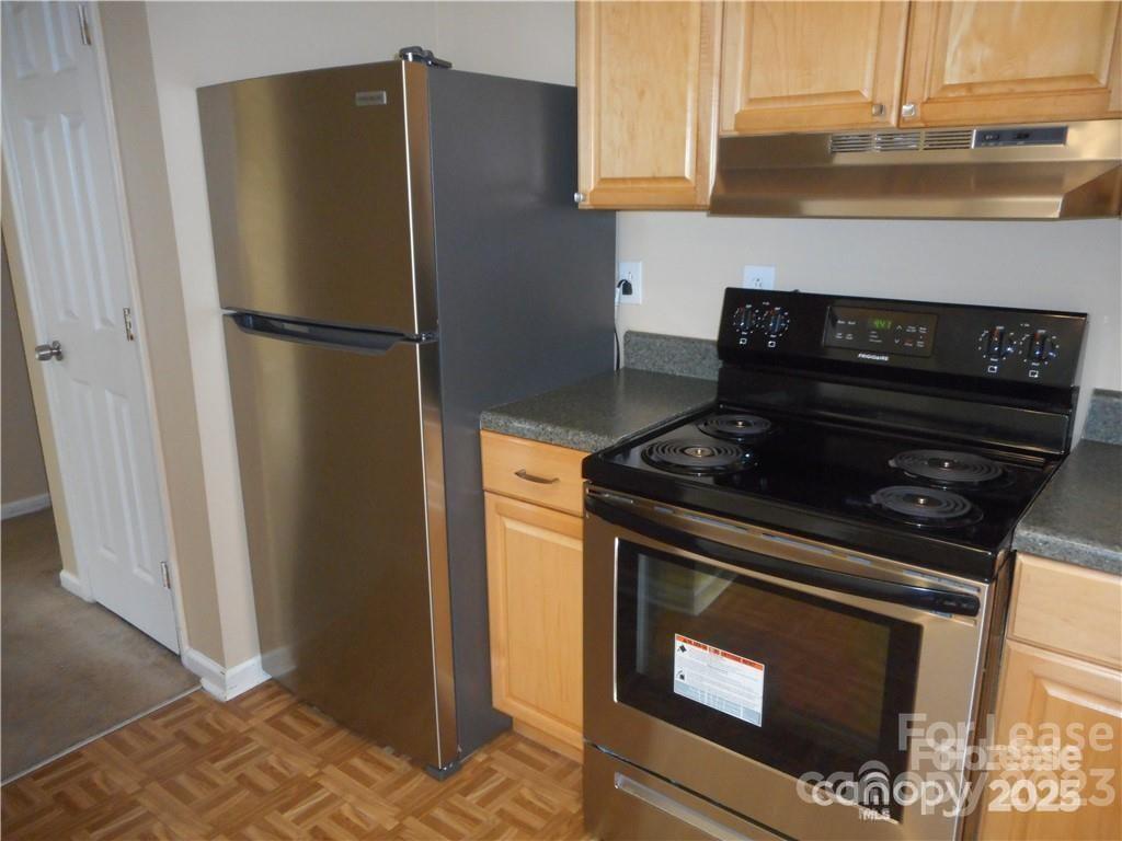 8319 Golf Ridge Drive Charlotte, NC 28277 - Photo 12 of 20 a kitchen with a stove and a refrigerator