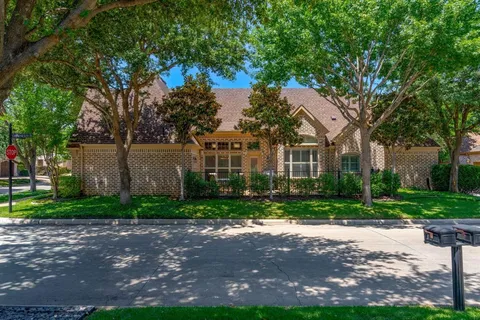 $750,000 | 6166 Stapleford Circle, Dallas, TX 75252