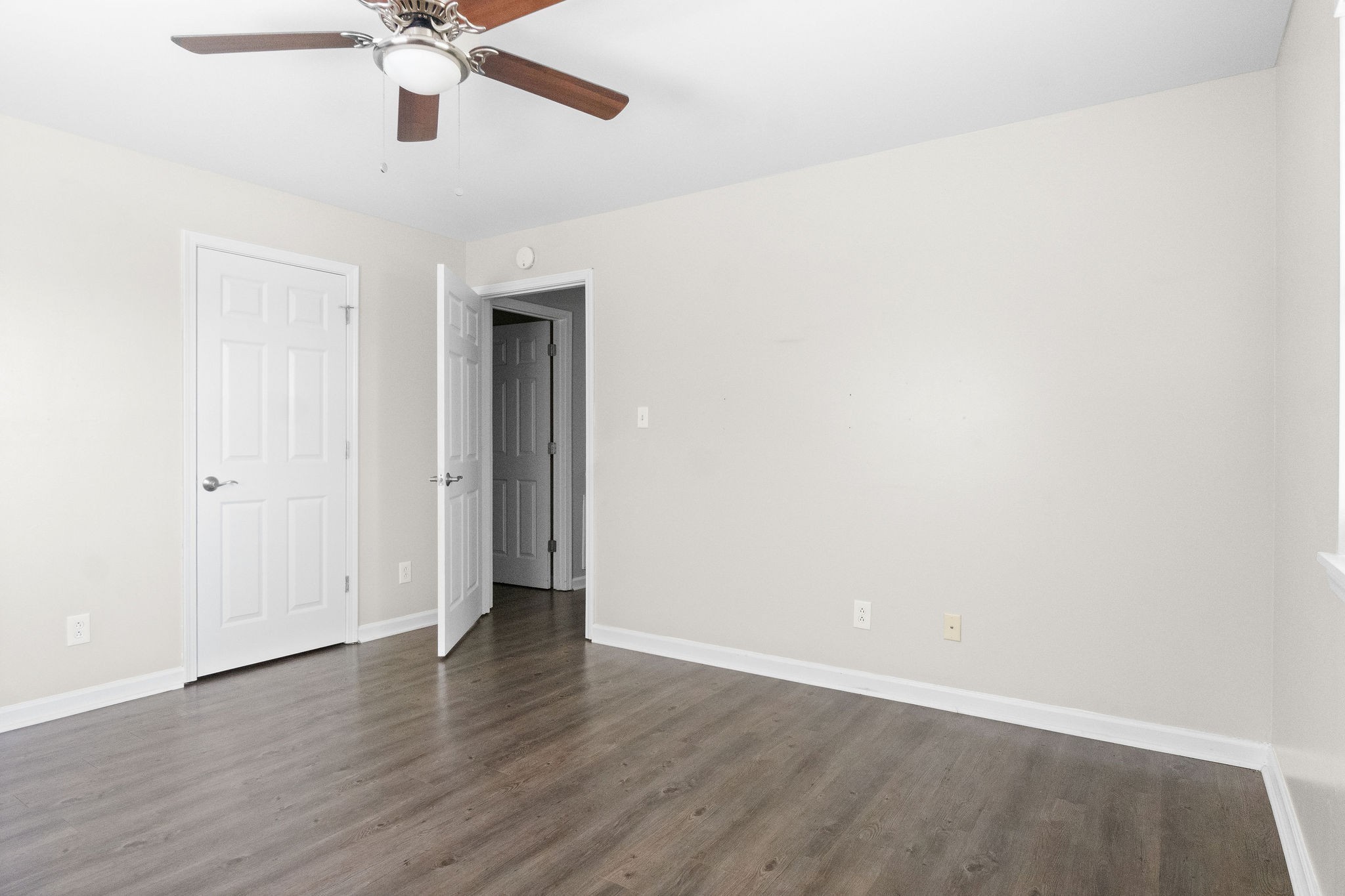 3855 Northeast Drive, Unit H Clarksville, TN 37040 - Photo 15 of 23 an empty room with a window and a ceiling fan