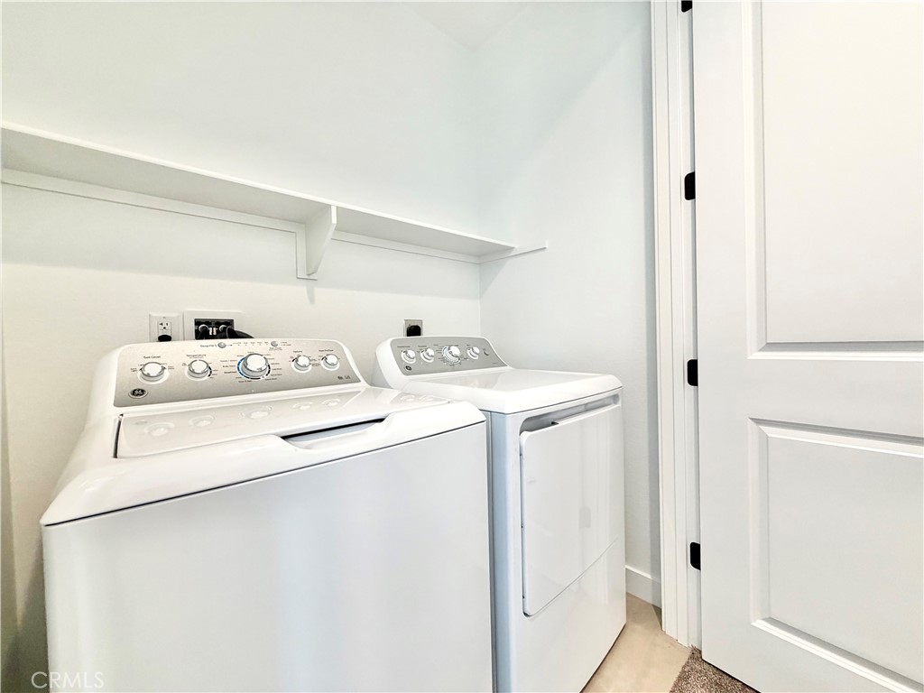 29561 Monarch Road Menifee, CA 92586 - Photo 22 of 35 a utility room with dryer and washer