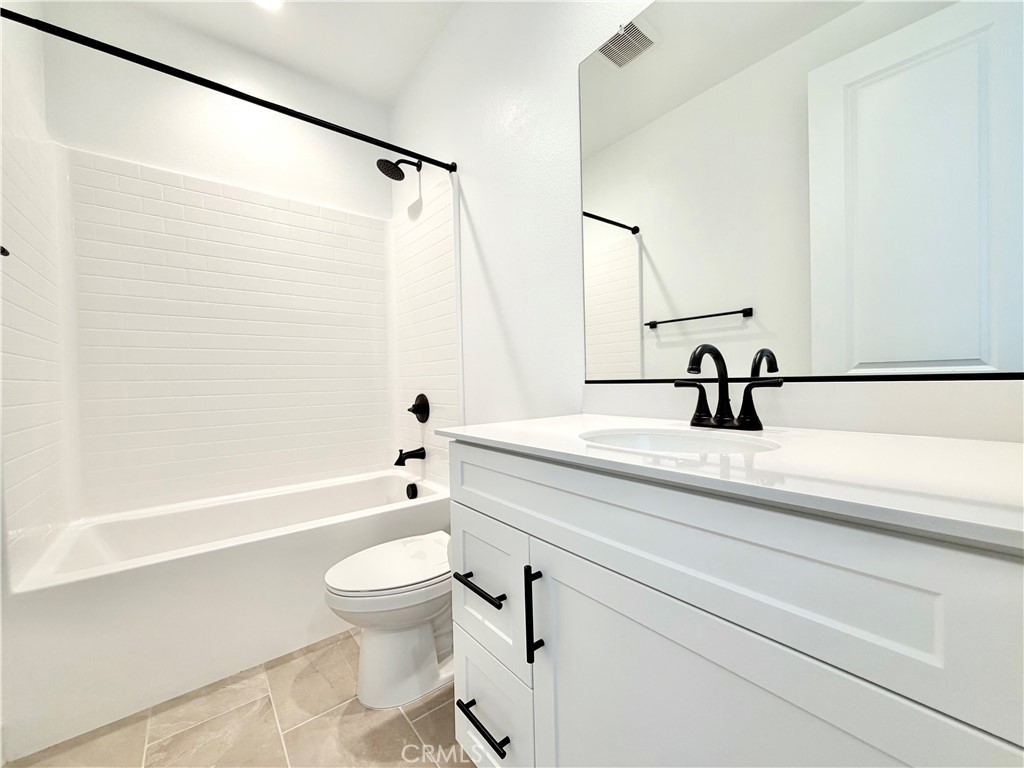29561 Monarch Road Menifee, CA 92586 - Photo 28 of 35 a bathroom with a sink a toilet and a bathtub