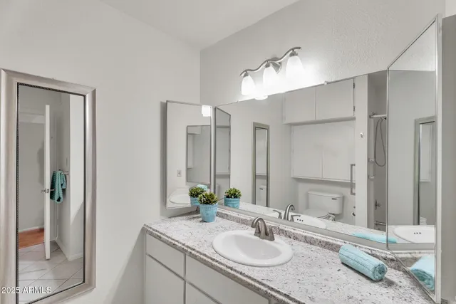 a view of an empty room with a ceiling fan