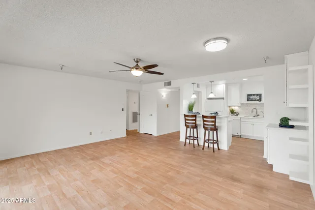 a view of a livingroom with furniture and a ceiling fan