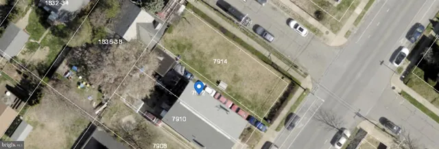 a view of a house with a small yard