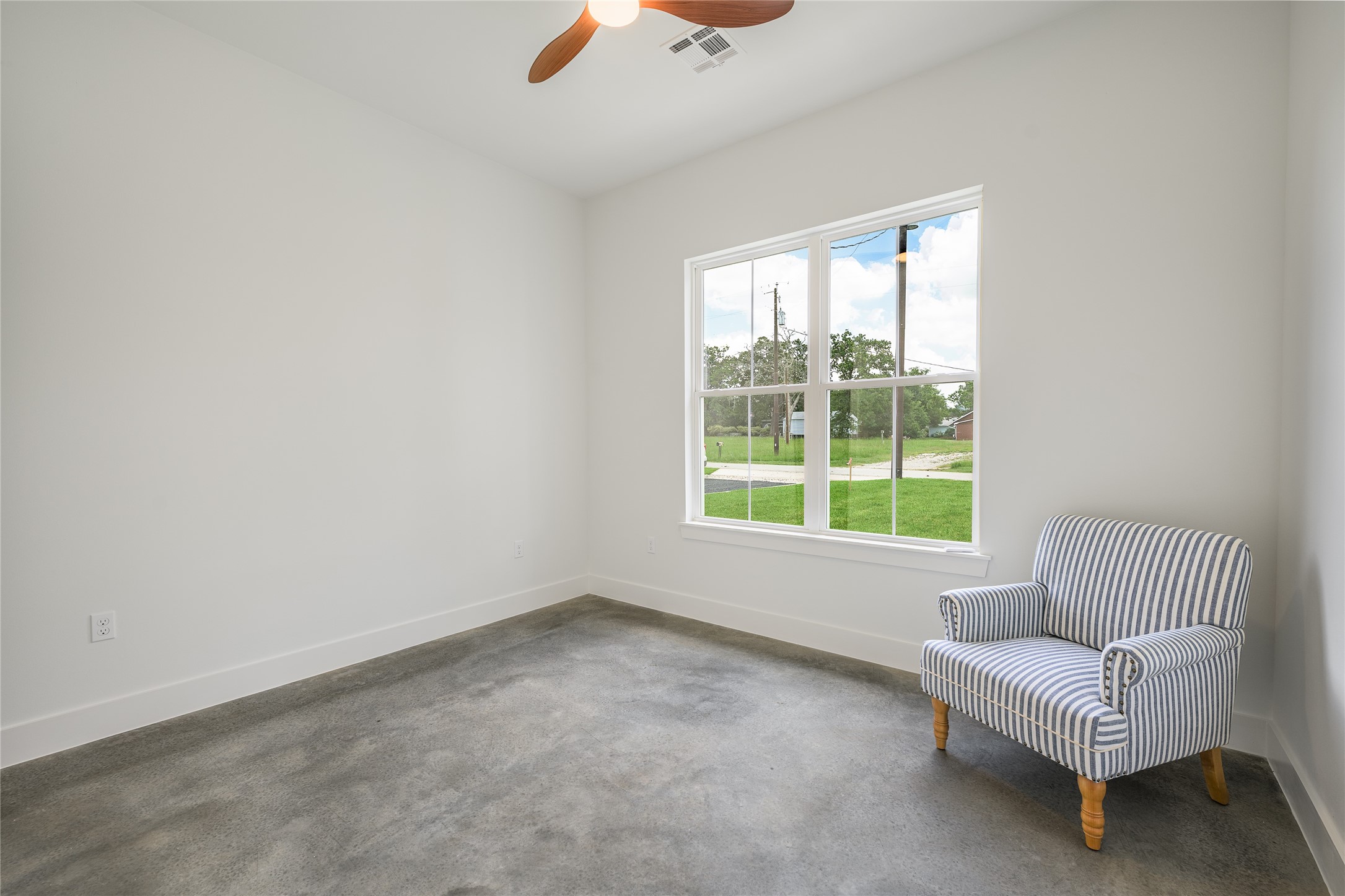 741 Pecan Street New Ulm, TX 78950 - Photo 11 of 14