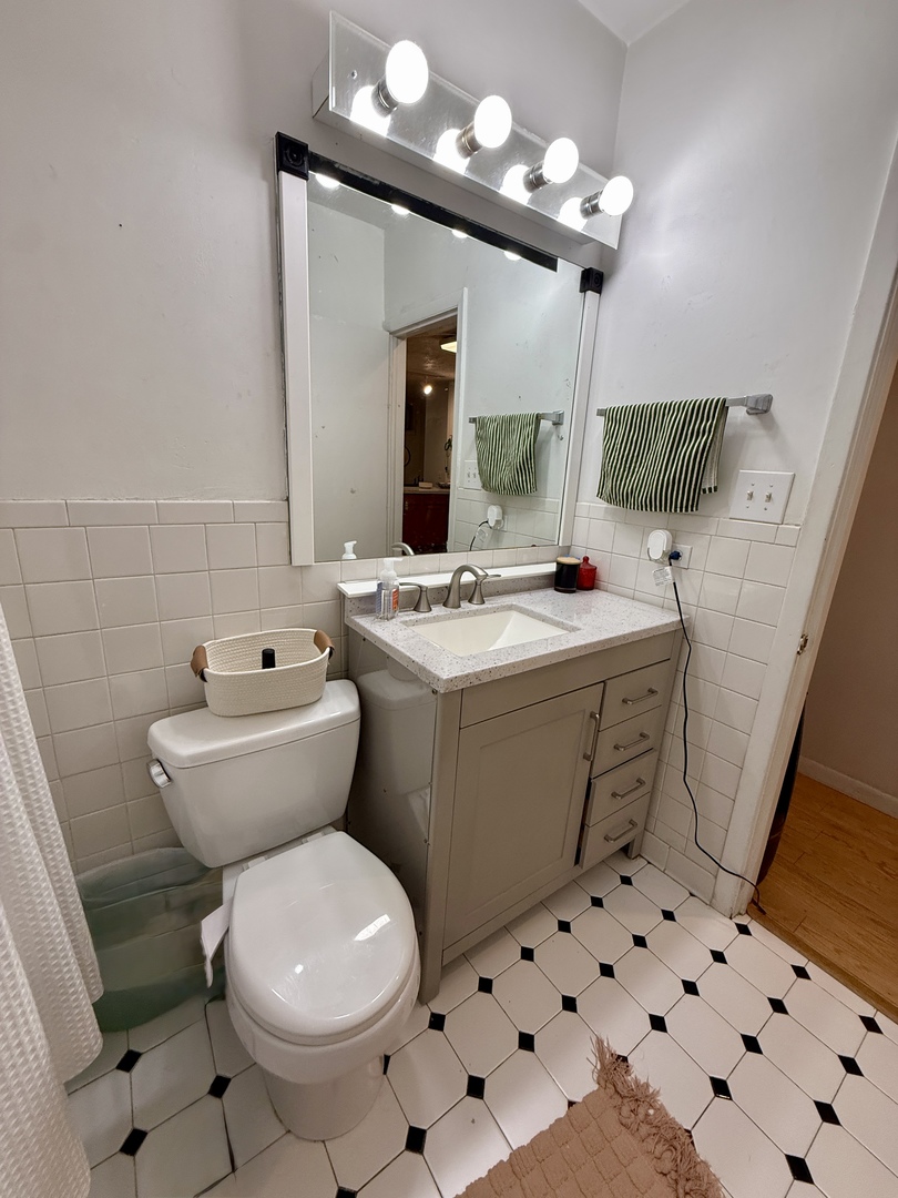 1132 West Addison Street, Unit 2 Chicago, IL 60613 - Photo 17 of 19