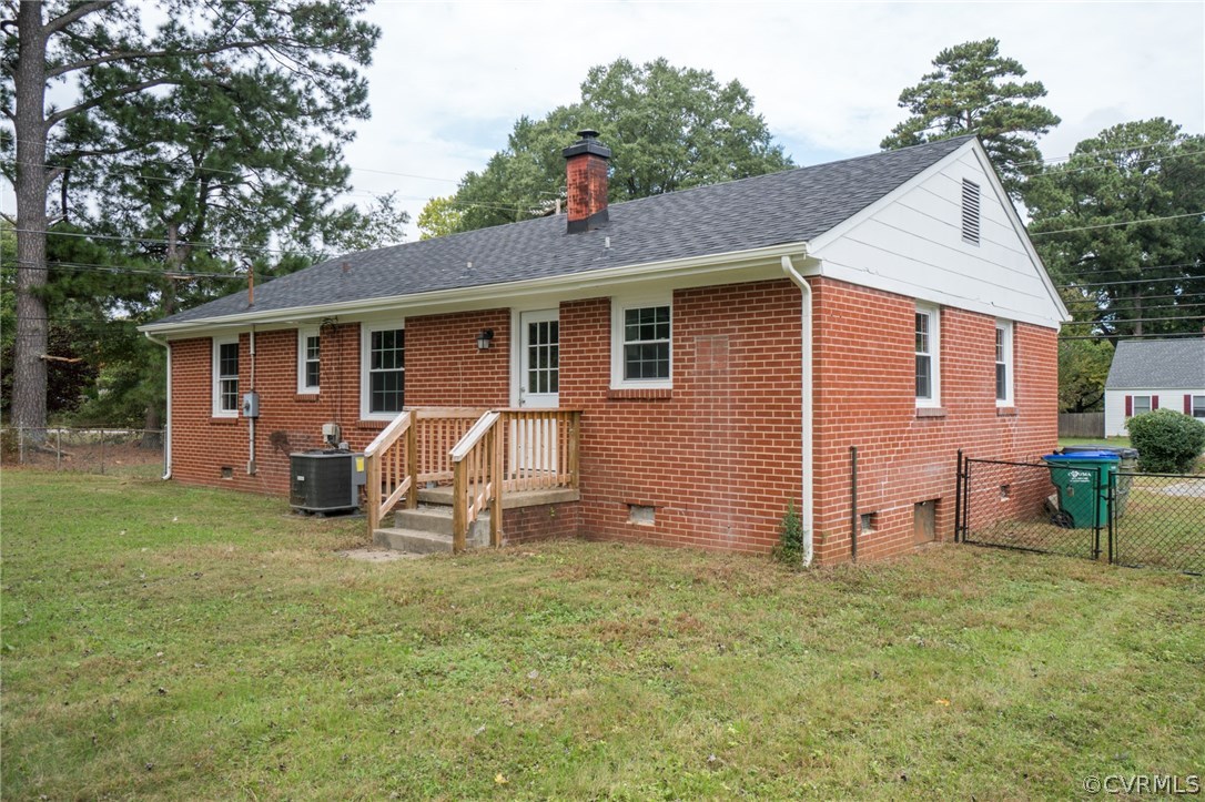 5525 Jahnke Road Richmond, VA 23225 - Photo 6 of 35 a view of a house with backyard