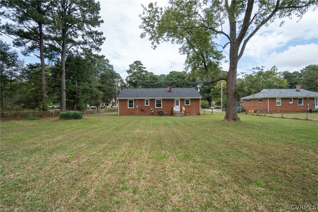 5525 Jahnke Road Richmond, VA 23225 - Photo 10 of 35 front view of a house with a yard