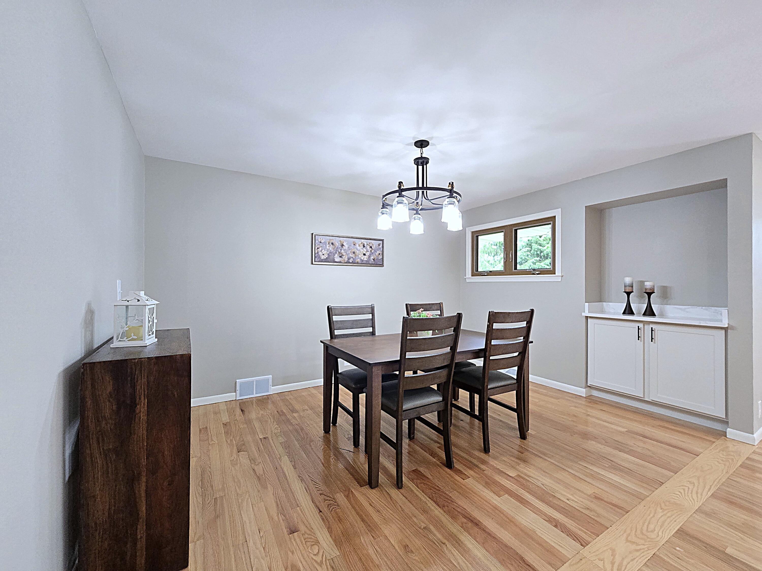 W136N7015 Claas Road Menomonee Falls, WI 53051 - Photo 19 of 54 Dining Room