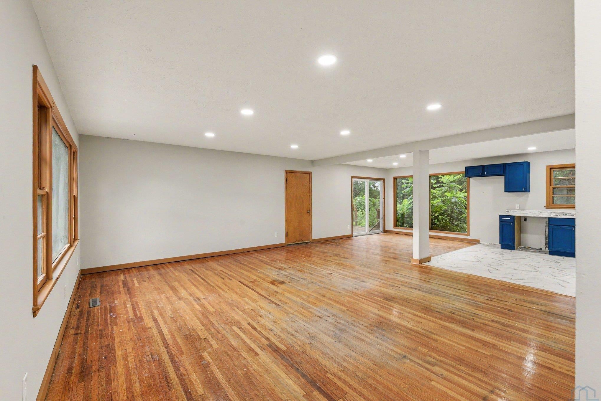 107 South Crawford Road Vermillion, SD 57069 - Photo 2 of 26 Gallery Image 2