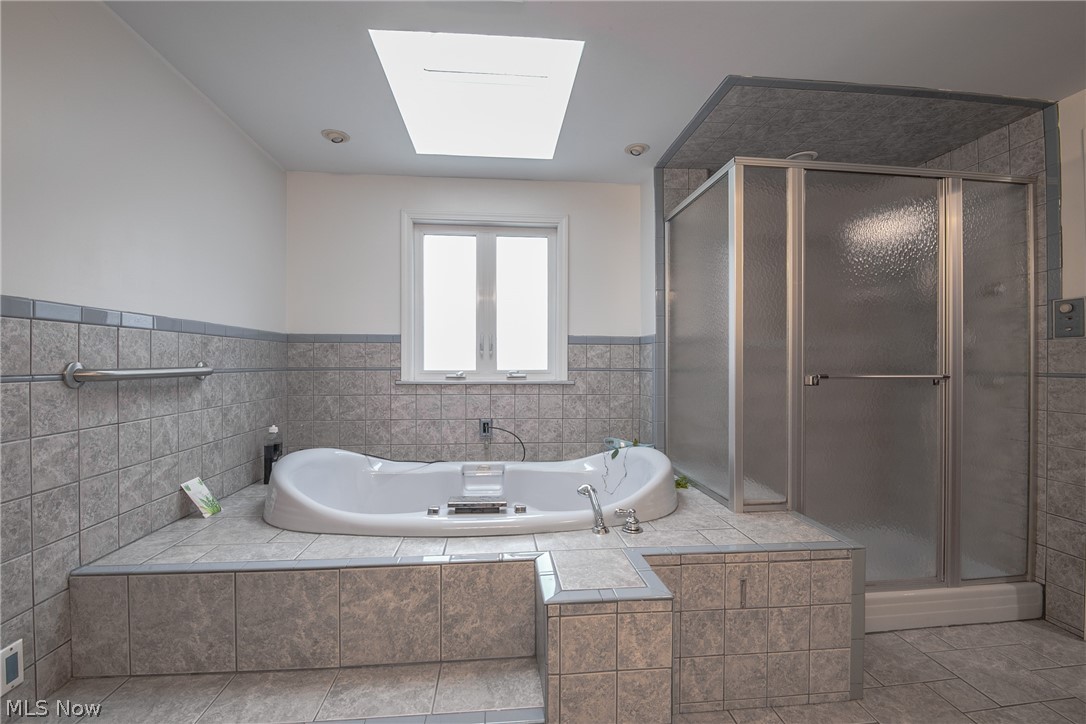3937 Lancaster Road Cleveland, OH 44121 - Photo 4 of 20