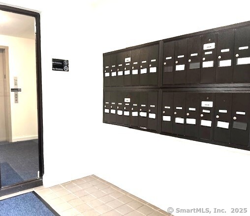 500 Prospect Street, Unit 1E New Haven, CT 06511 - Photo 14 of 18 a black and white photo of a rug