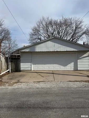 $114,900 | 118 5th Street, Silvis, IL 61282