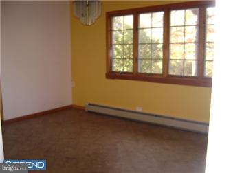 338 Gordon Road Robbinsville, NJ 08691 - Photo 3 of 4 Dining Room