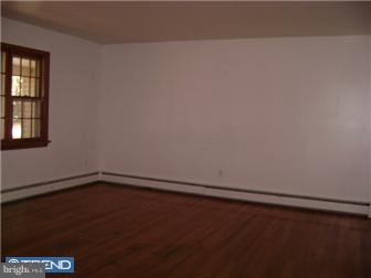 338 Gordon Road Robbinsville, NJ 08691 - Photo 4 of 4 Living Room