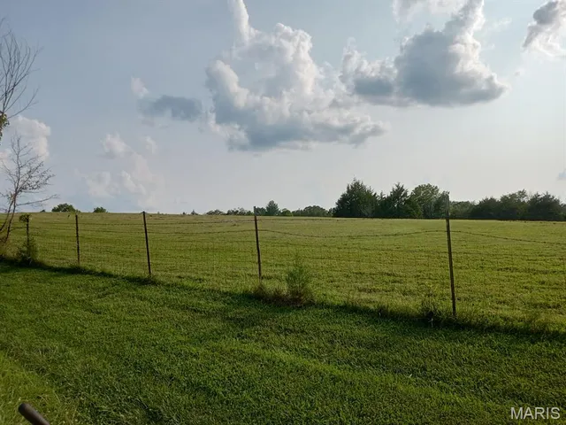 $749,999 | 107 Morgan Lake Road, De Soto, MO 63020