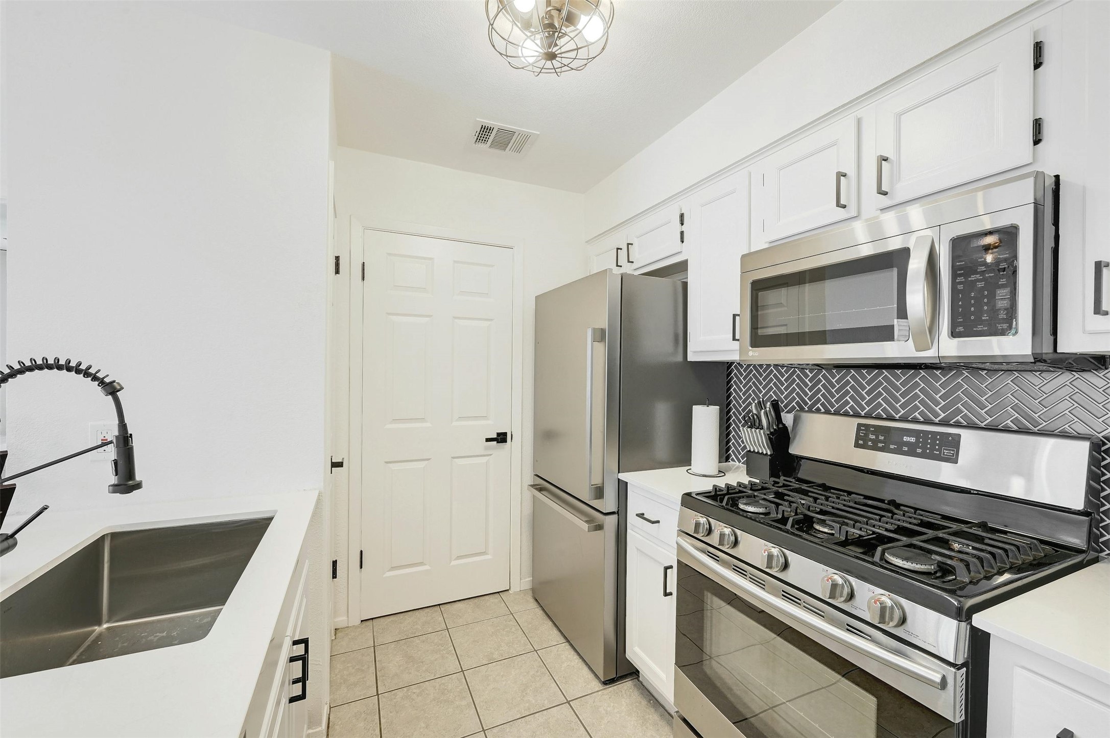 3605 Leafield Drive, Unit A Austin, TX 78749 - Photo 10 of 19