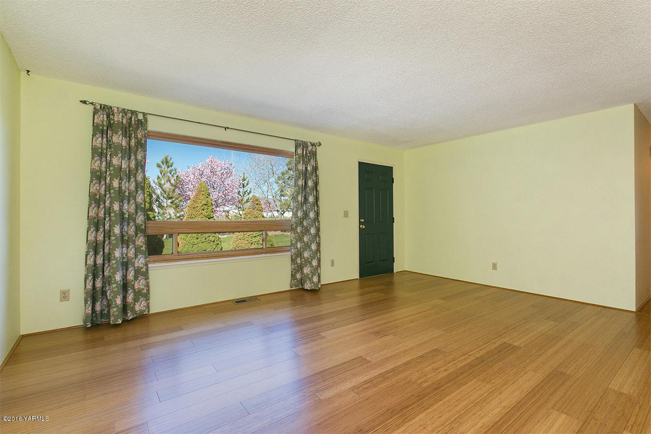 71 Sheep Company Road Selah, WA 98942 - Photo 2 of 19 a view of an empty room with wooden floor and a window