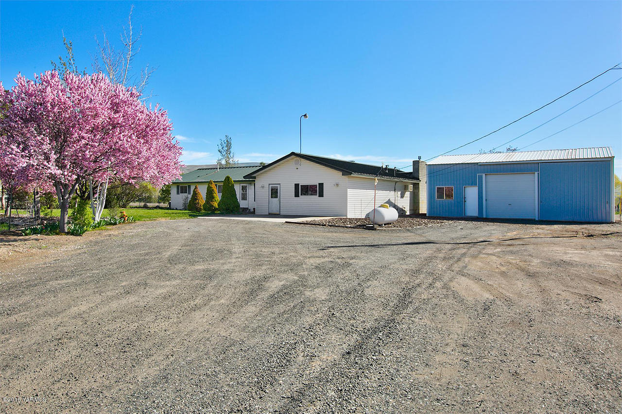 71 Sheep Company Road Selah, WA 98942 - Photo 15 of 19 a house view with a outdoor space