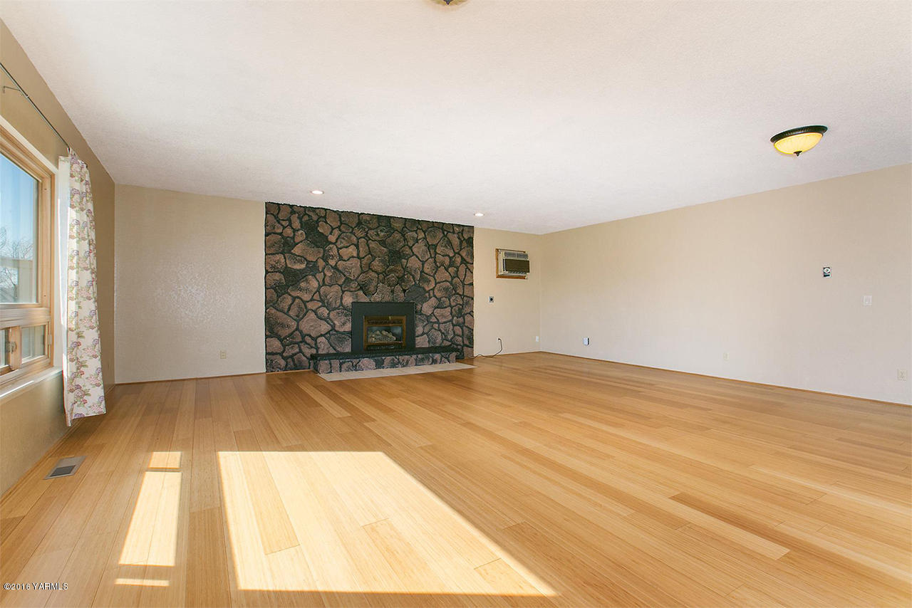 71 Sheep Company Road Selah, WA 98942 - Photo 3 of 19 a view of empty room with wooden floor and fan